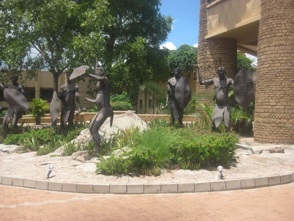 Links vom Eingang Hotel The Kingdom at Victoria Falls