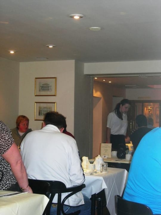 Enge im Frühstücksraum Phoenix Hotel