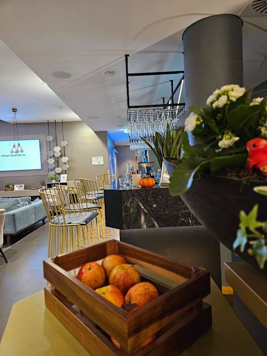 Gastro Holiday Inn - the niu, Ridge Halle Central Station