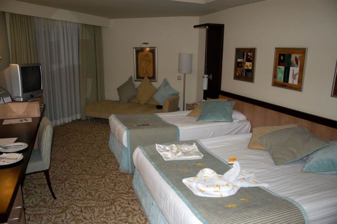 Sehr zufrieden Royal Wings Hotel