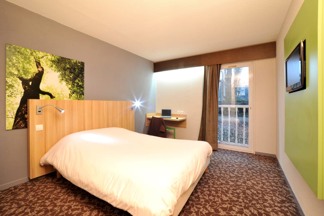 Grand lit Hotel Balladins Trappes