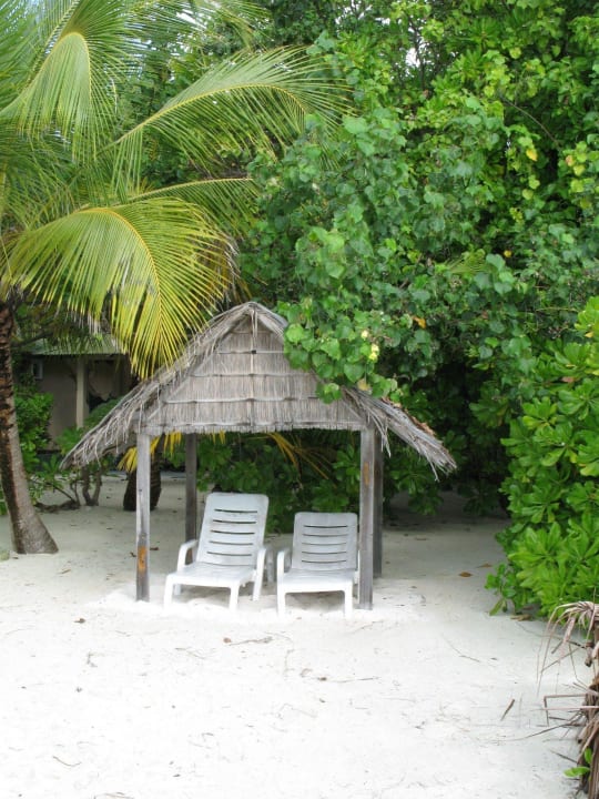 Unsere Liegen geschützt vor Sonnen und Regen Summer Island Maldives