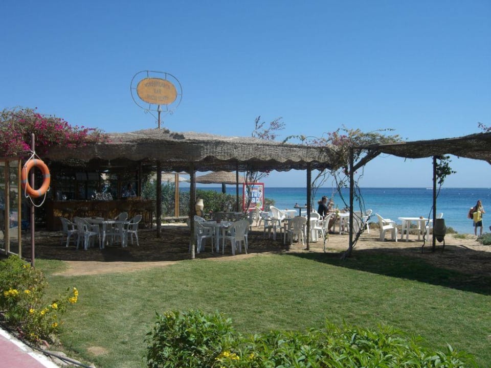 eine der Strandbars Fort Arabesque Resort, Spa & Villas