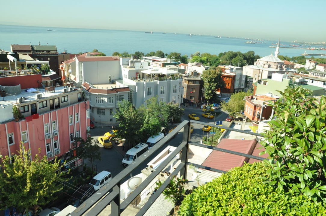 Blick von der Dachterrasse zum Bosborus Eresin Hotels Sultanahmet- Boutique Class