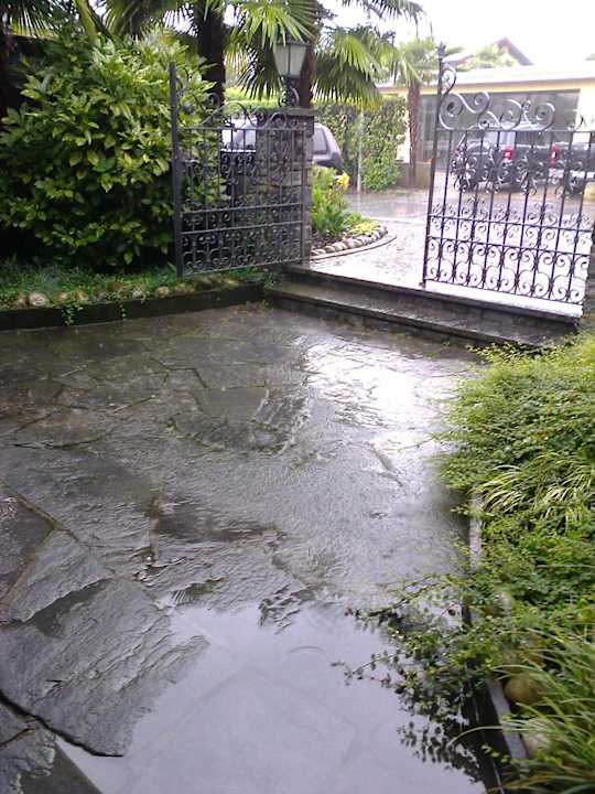 Eingangstor Hotel Albergo Mimosa