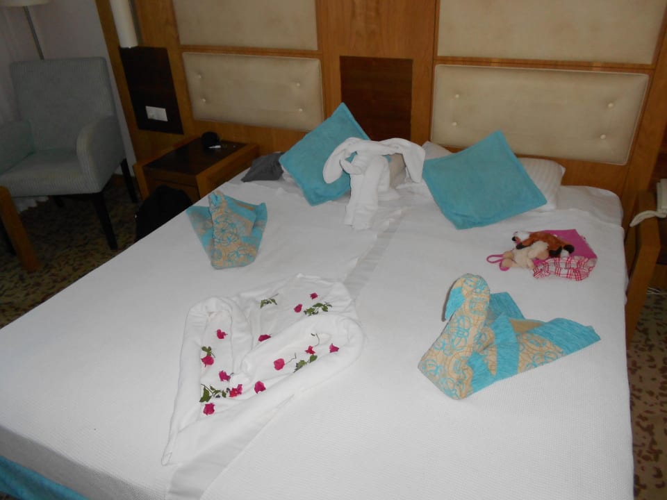 Bett Saturn Palace Resort Hotel