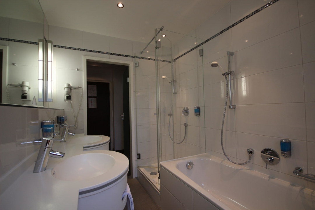 Bade-Zimmer 135 Ringhotel Loew's Merkur