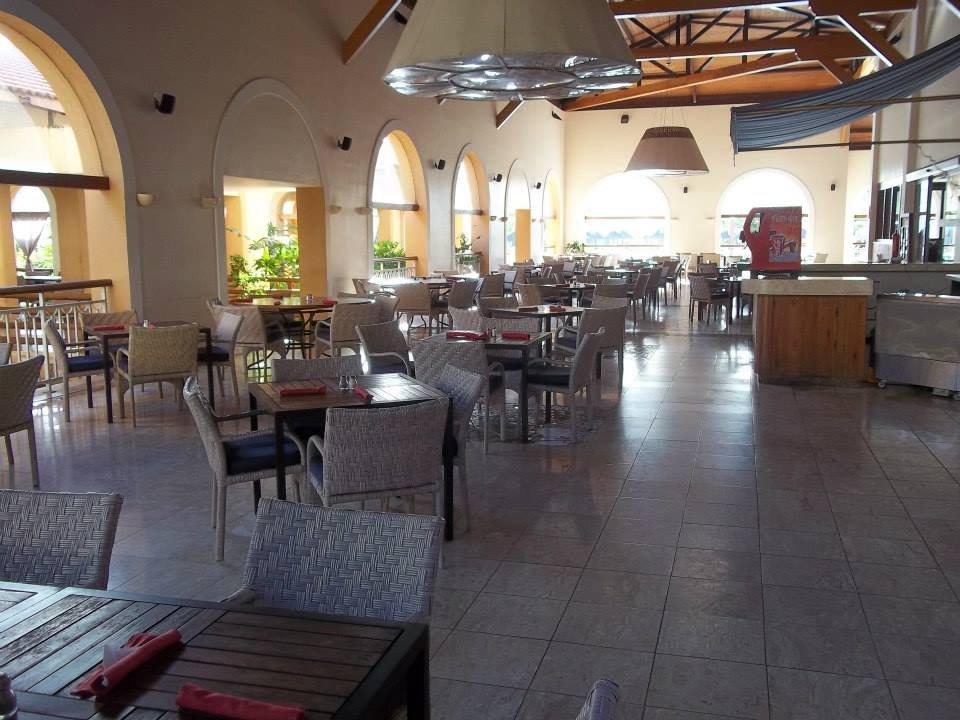 El resto de la pileta Grand Palladium Imbassai Resort & Spa