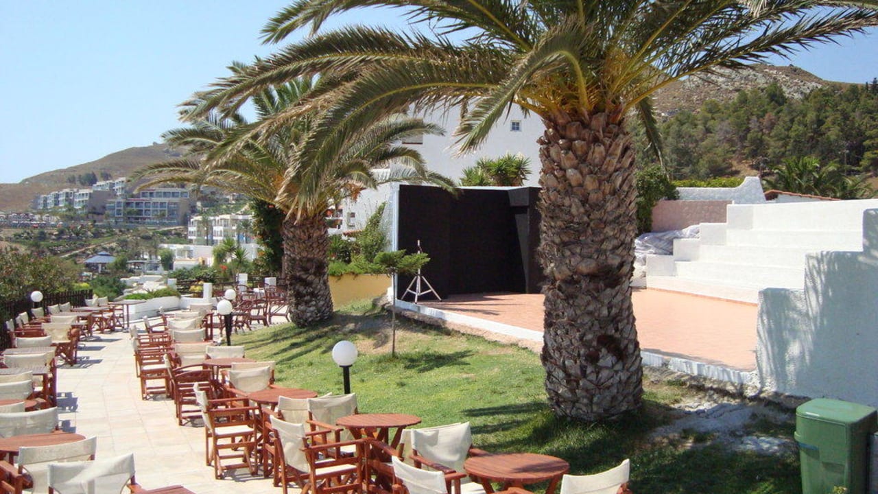 Theater/Abendanimation Dimitra Beach Hotel & Suites