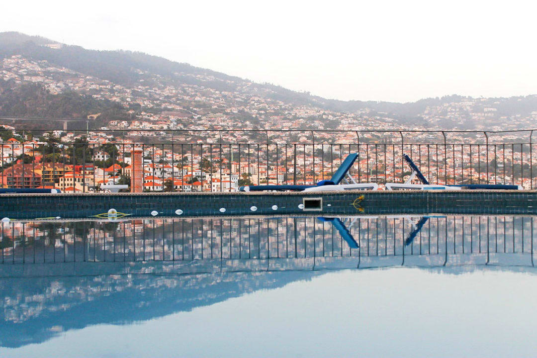 Pnoramic roof top pool Hotel Monte Carlo