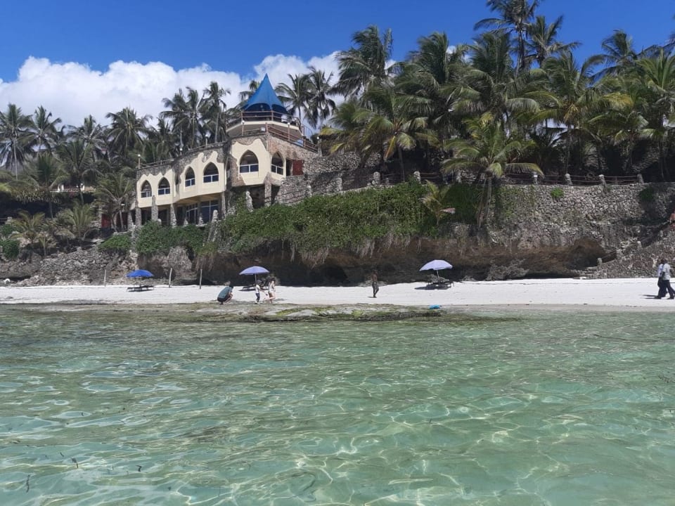 Strand Bahari Beach Hotel