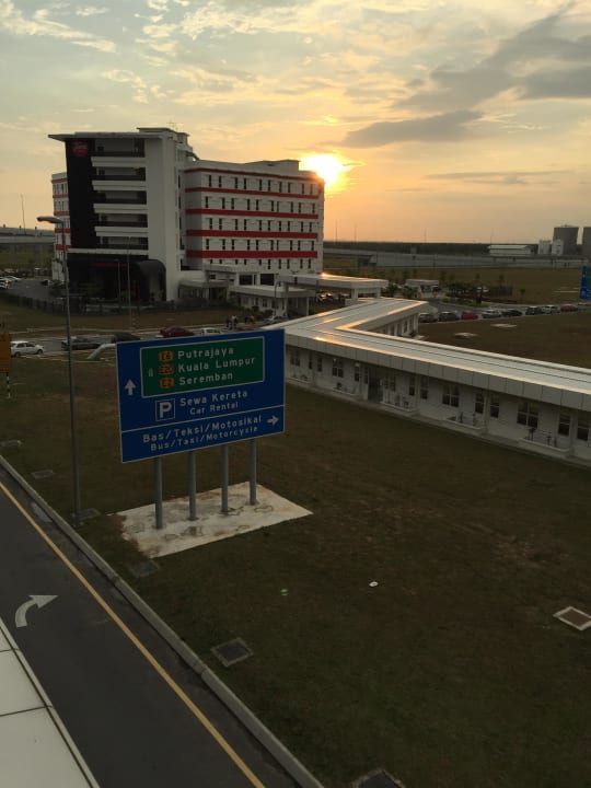 Blick vom Terminal Tune Hotel KL International Airport 2 (KLIA2)