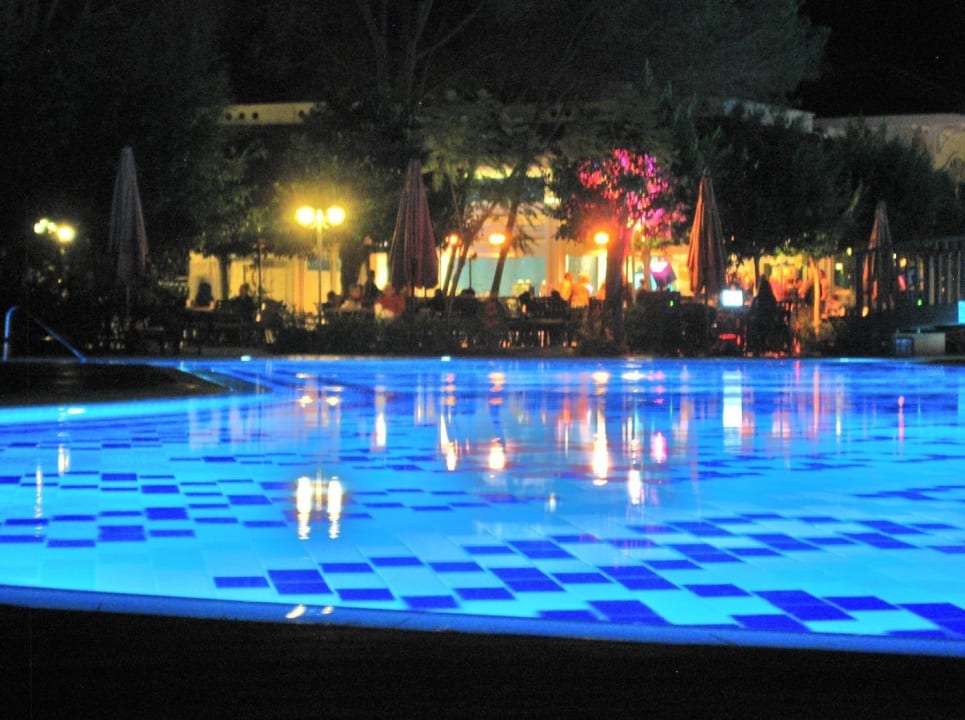 Pool bei Nacht Ali Bey Resort Sorgun