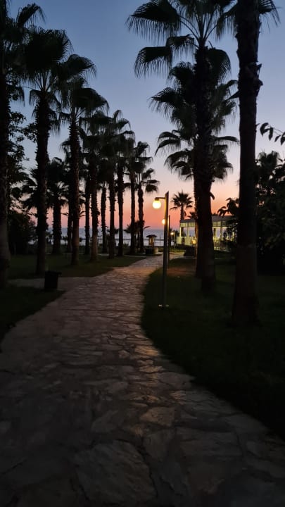 Strand Club Grand Side