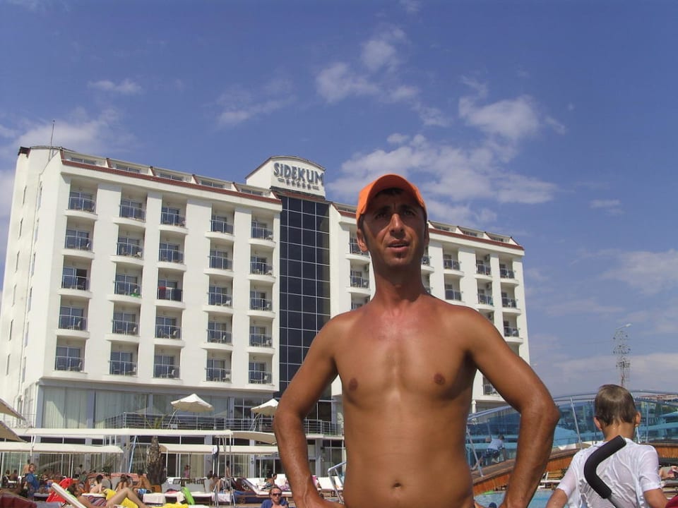 Hauptgebäude Hotel Sidekum