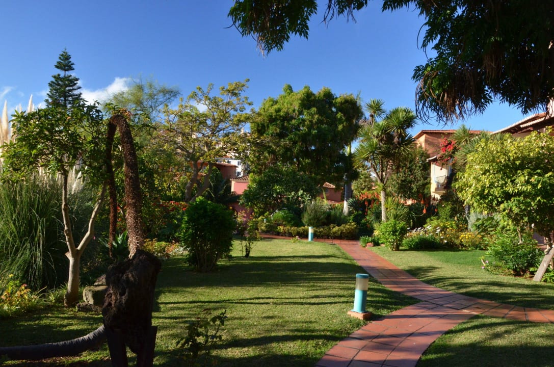 Einer der Wege durch die Anlage Hotel Quinta Splendida Wellness & Botanical Garden