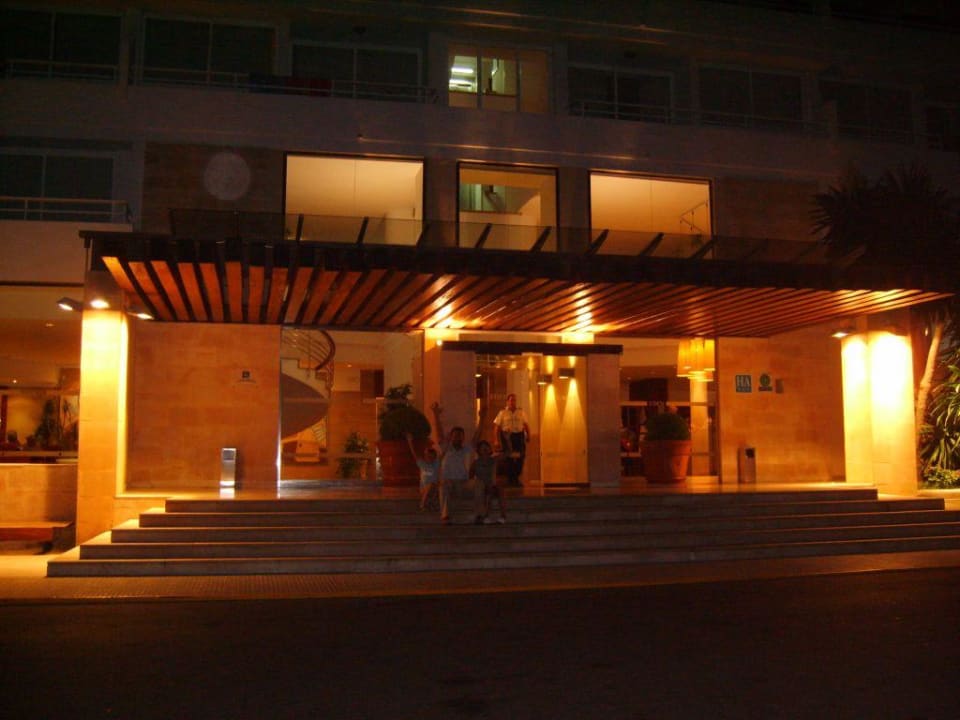 Hoteleingang VIVA Eden Lago