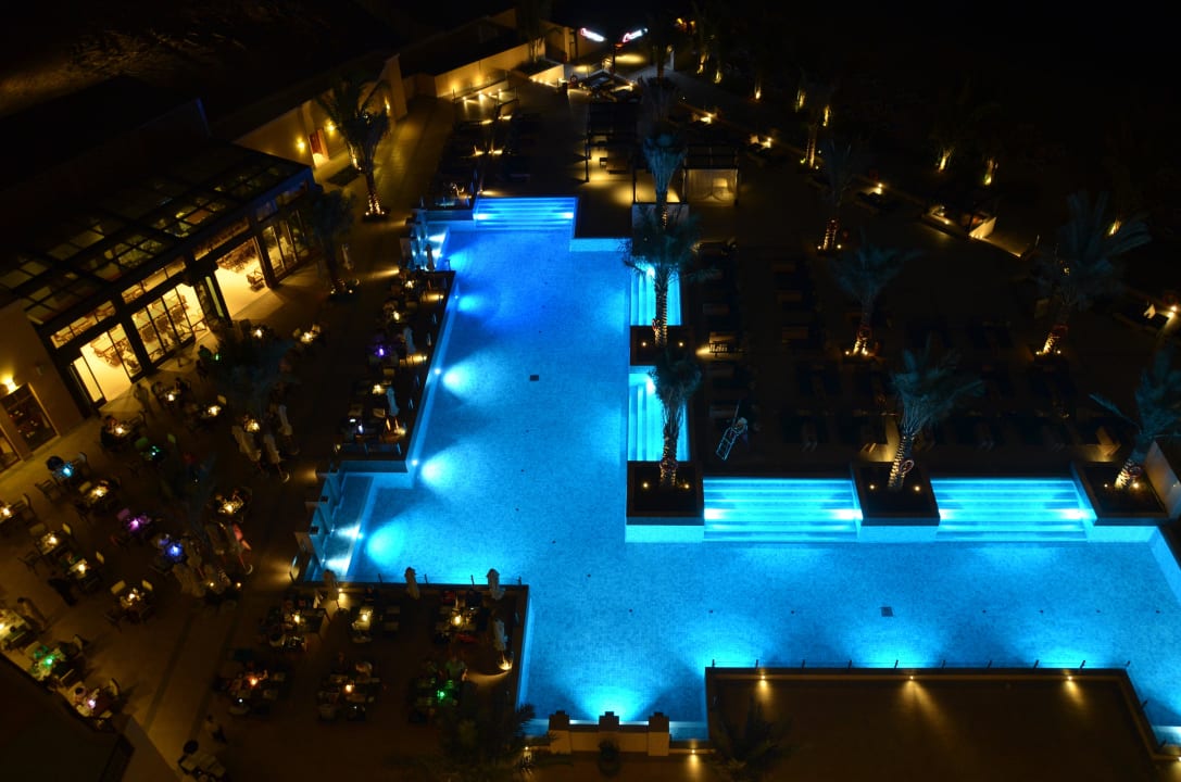Restaurant mit Poolanlage DoubleTree by Hilton Resort & Spa Marjan Island