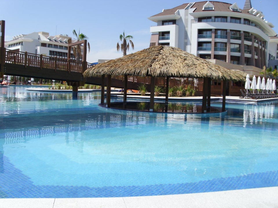 Piscine et jacuzzi Sherwood Dreams Resort