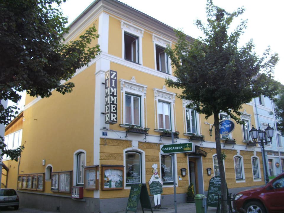 Außenansicht vom Stadtplatz Landgasthof Dorfner