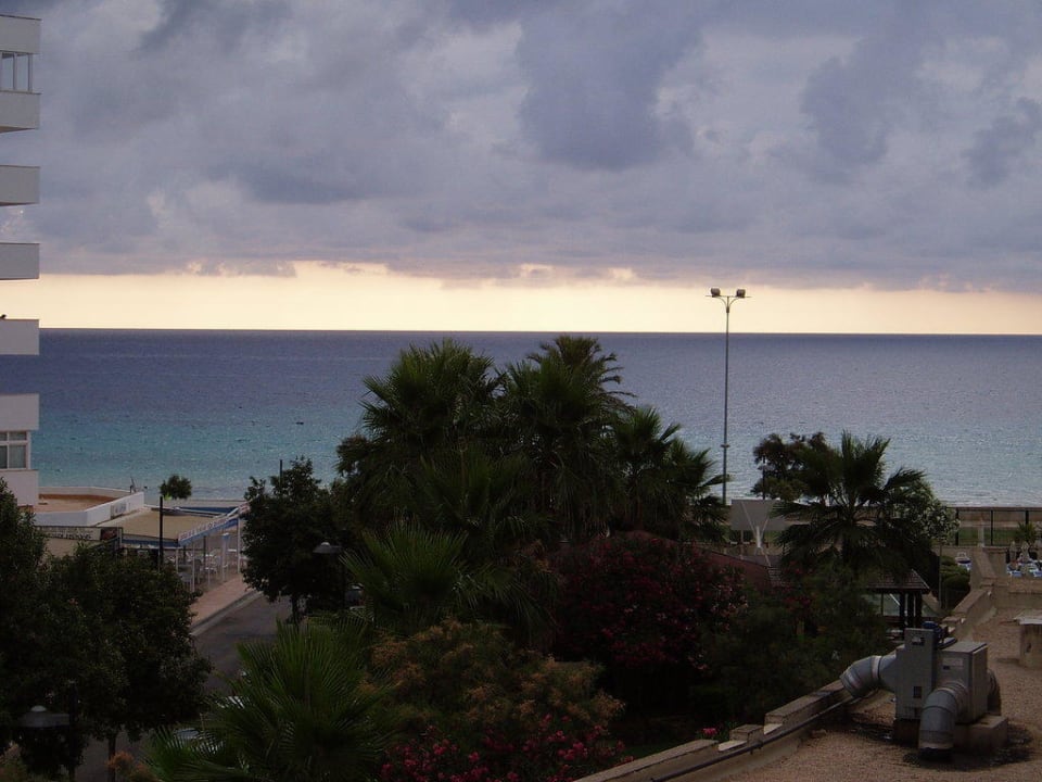 Morgendlicher Blick in Richtung Meer allsun Hotel Sumba