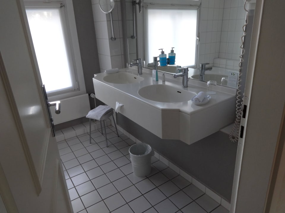 Bad im Zimmer 223 Bergström Hotel Lüneburg
