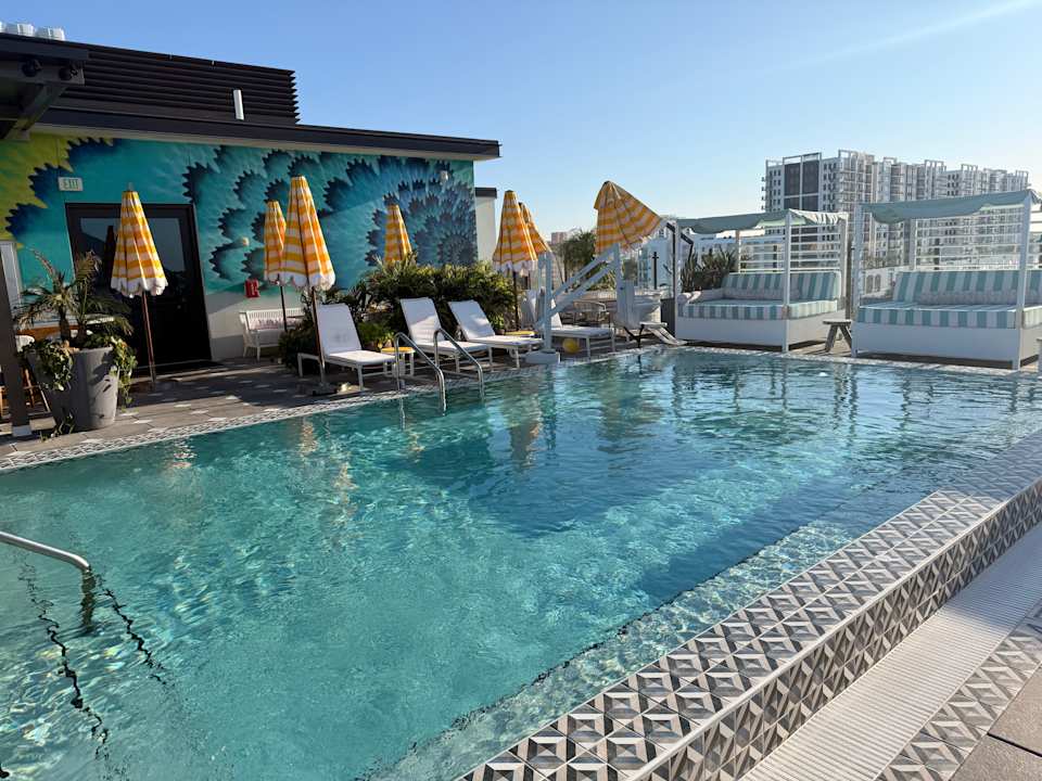 Pool Moxy St. Petersburg Downtown