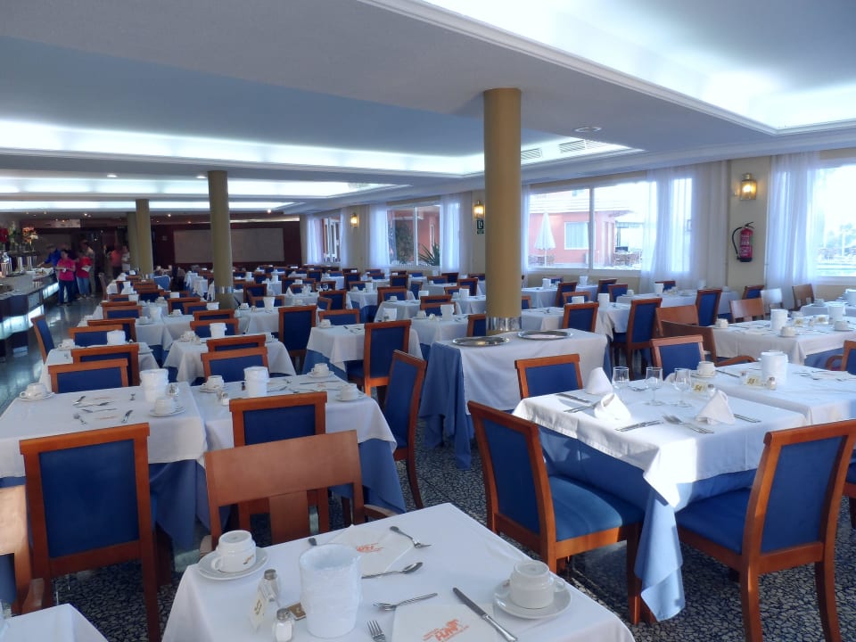 Riesiger Speisesaal - Zimmernummern auf den Tische HSM Golden Playa