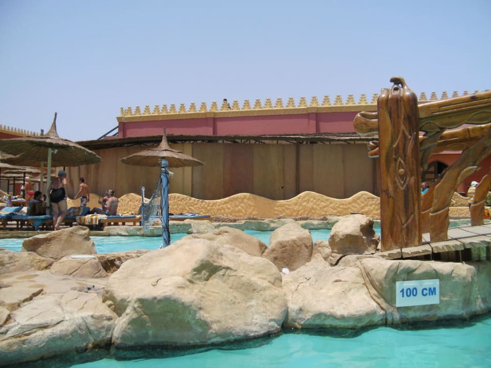 Poolbar am Active-Pool Pickalbatros Alf Leila Wa Leila Resort - Neverland Hurghada