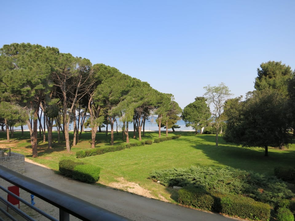 Ausblick Balkon Meer / Garten Falkensteiner Hotel Adriana