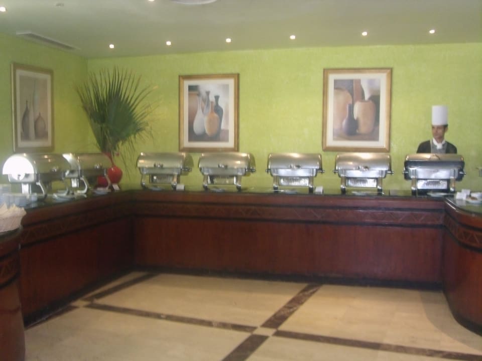Buffet, normal riesen Schlangen Malikia Resort Abu Dabbab