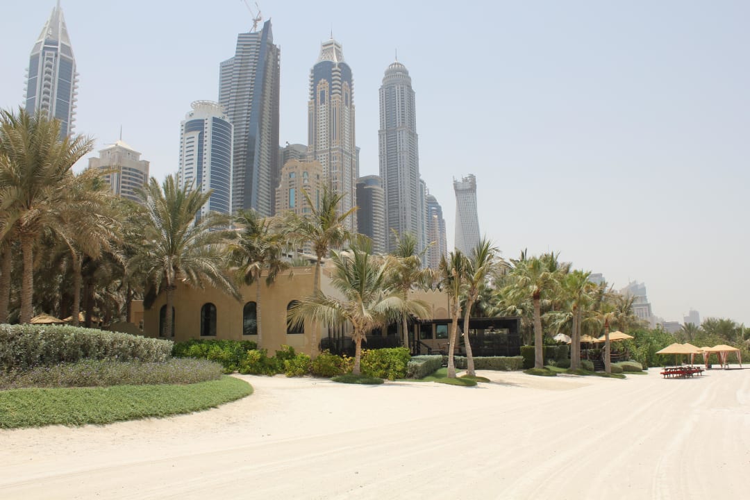 Kulisse vom Strand aus One&Only Royal Mirage Resort Dubai at Jumeirah Beach