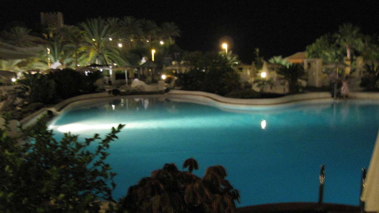 Poolbeleuchtung in der Nacht Gran Tacande Wellness & Relax Costa Adeje