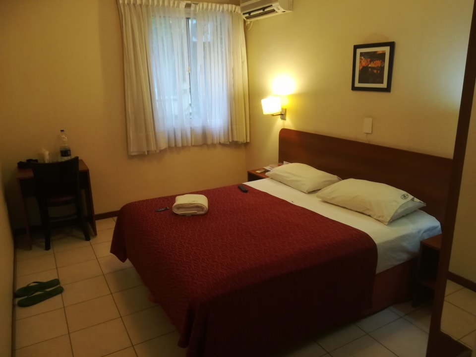 Großes Bett, sauber, alles in die Jahre gekommen Bohemia Buenos Aires Hotel Boutique