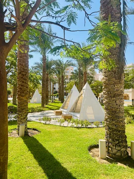 Gartenanlage The Grand Palace - Adults only