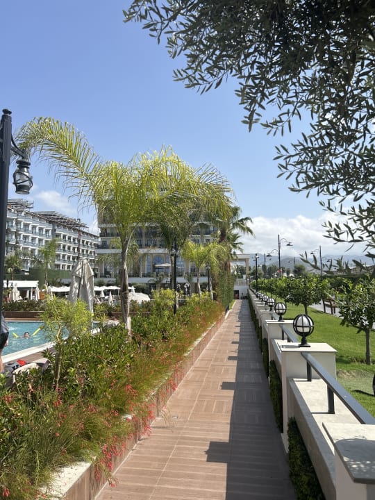 Gartenanlage Serenity Queen Hotel