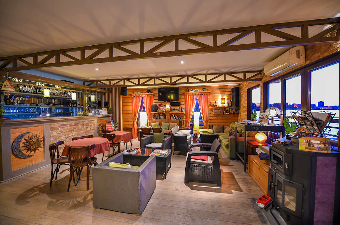 Lobby San Art Floating Hostel