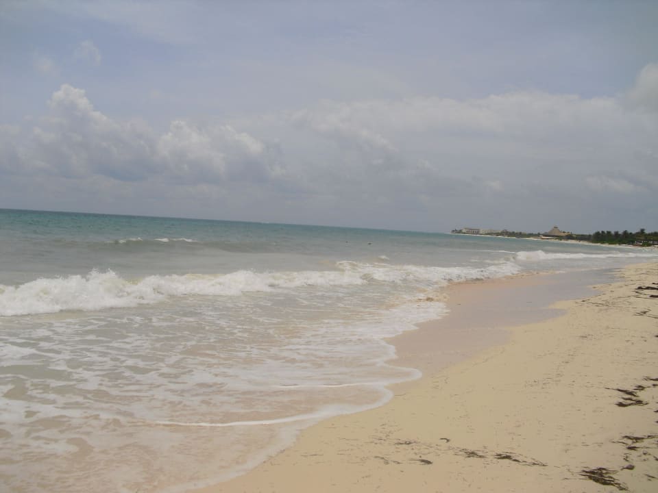 Strand rechts vom Hotel (10 Min Fußmarsch) BlueBay Grand Esmeralda