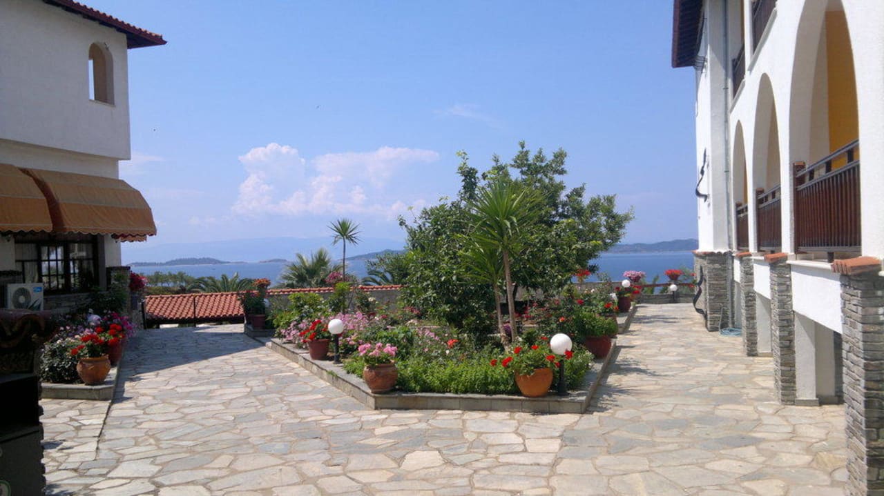 Außenansicht Akrathos Beach Hotel