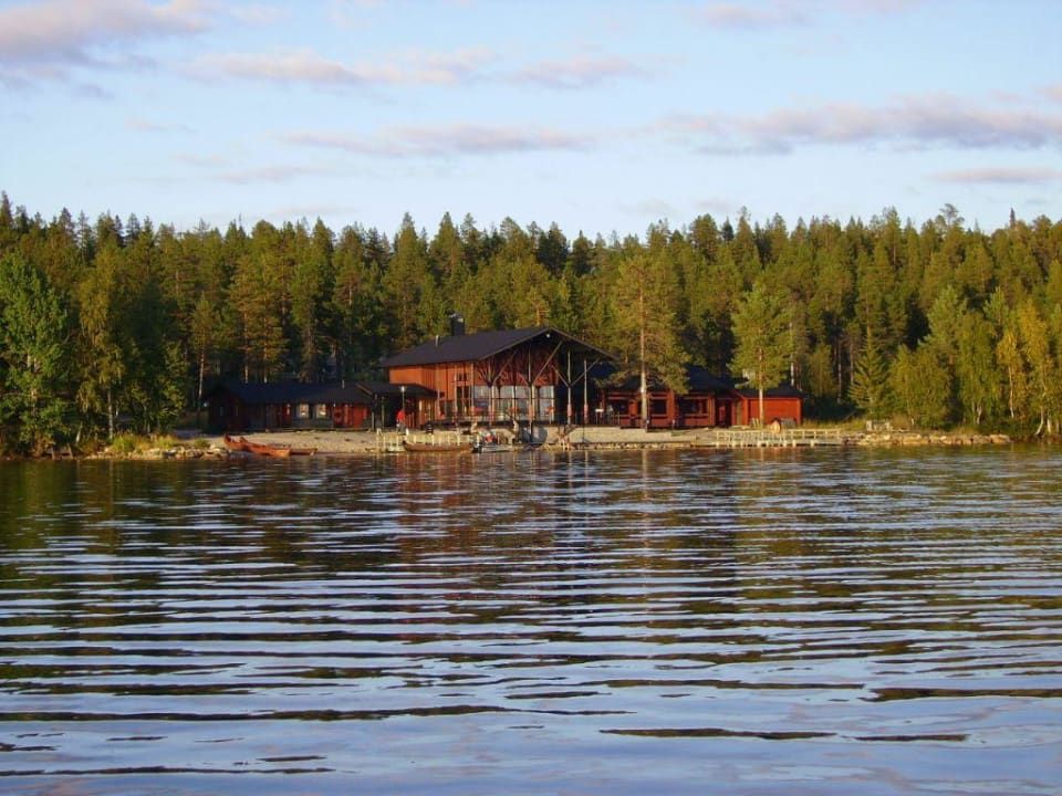 Blick aus dem Kanu auf saunagelände Hotel Jeris