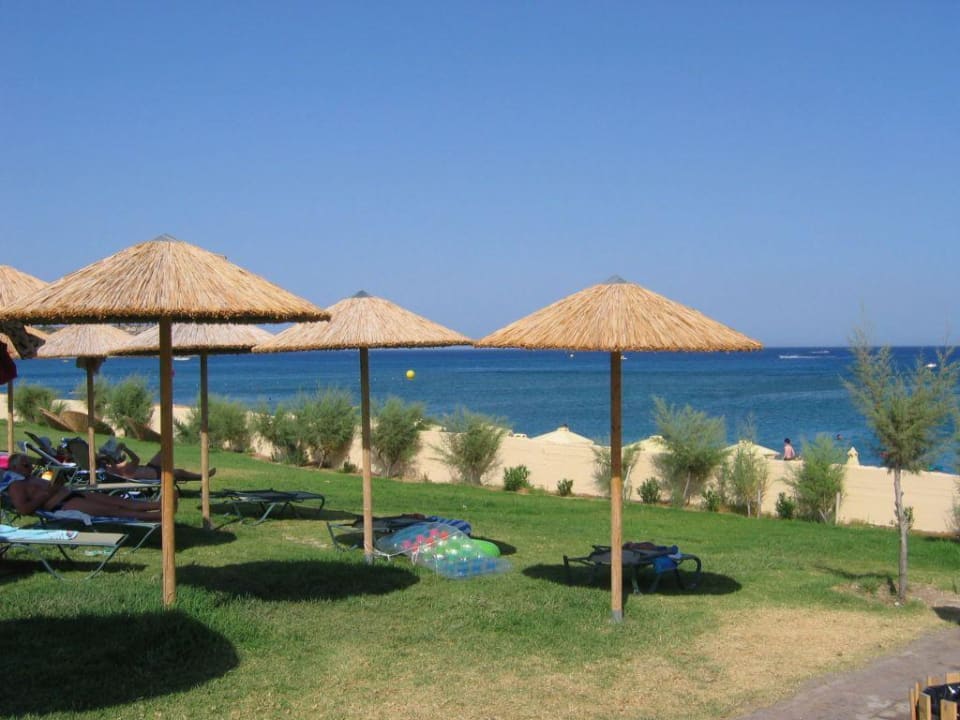 Liegewiese am Stand Atlantica Aegean Blue