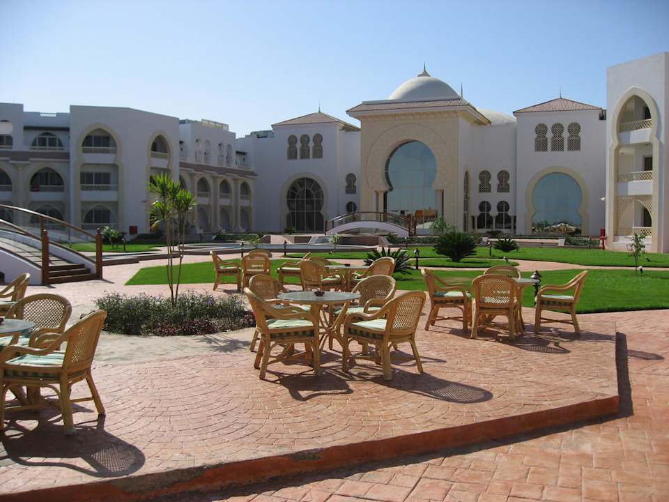 Die Rückseite des Hotels von der Shisha-Bar aus Old Palace Resort Sahl Hasheesh