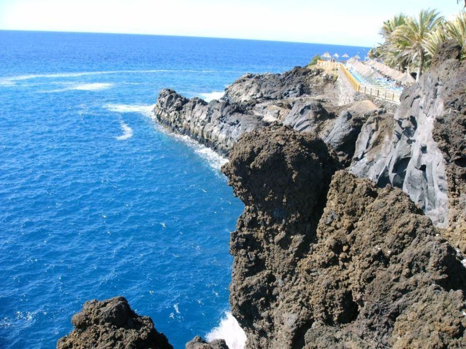 Lava Küste und oberer Pool Melia La Palma Hotel