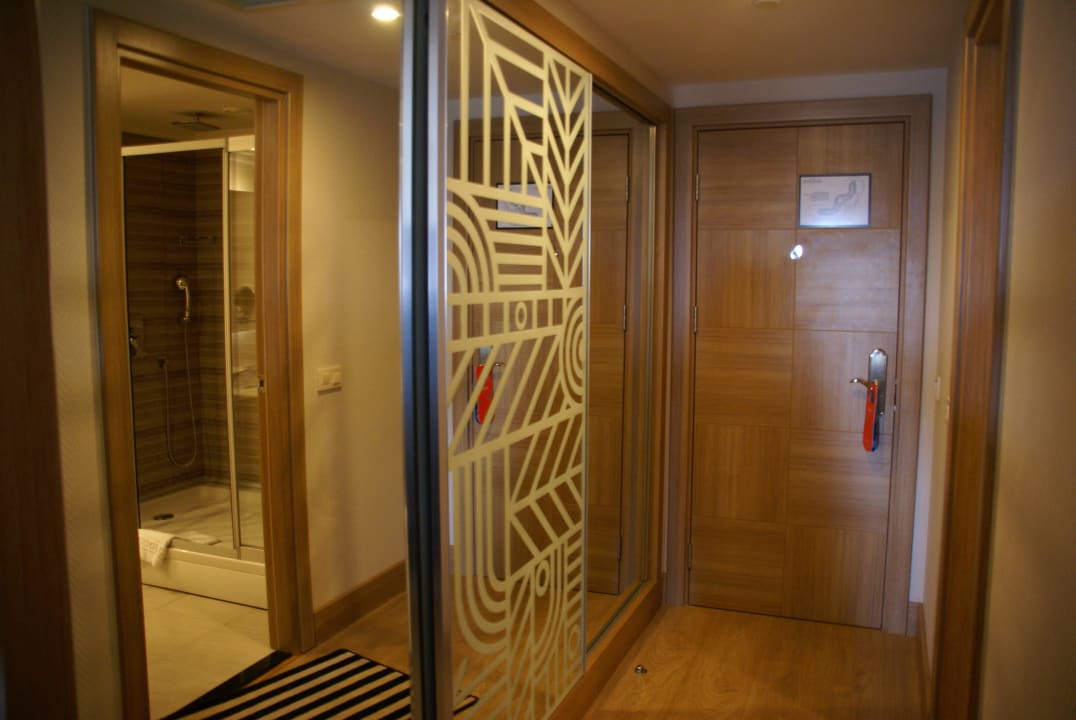 Flur mit Kleiderschrank Hotel Delphin Imperial