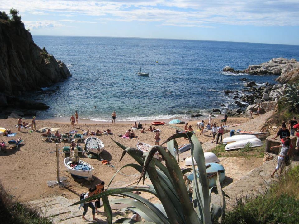 Kleiner Strand hinter der Burg Hotel Marblau Tossa