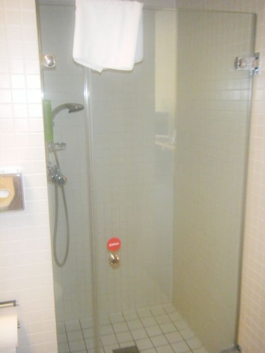 Große Dusche, ebenerdig begehbar Hotel Aquino