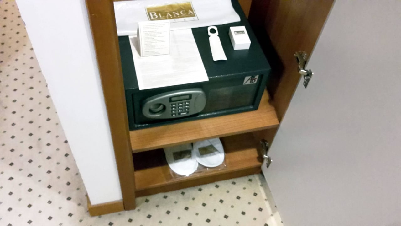 Im Schrank integrierter Safe Hotel Blanca