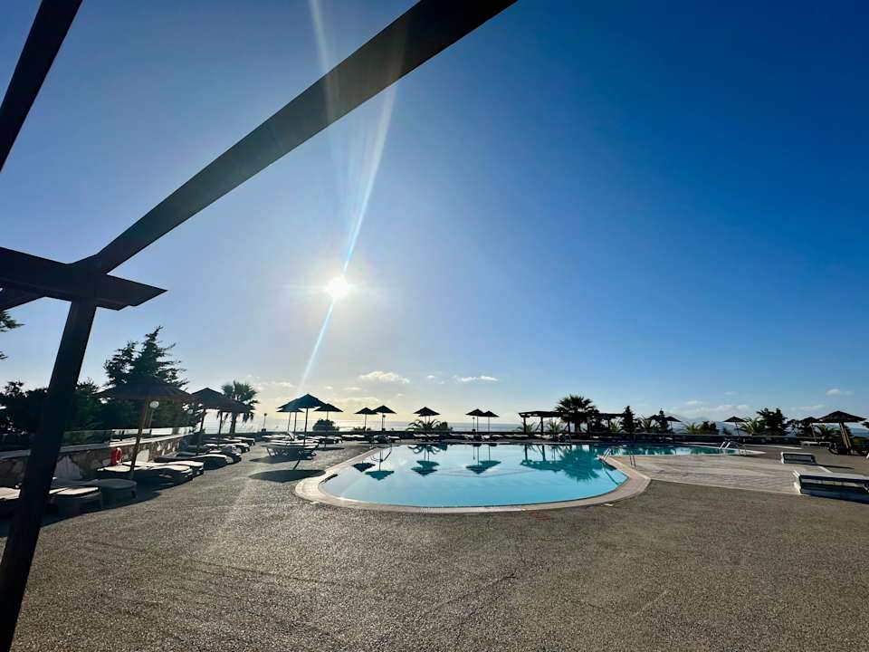 Pool Grand Blue Beach Hotel