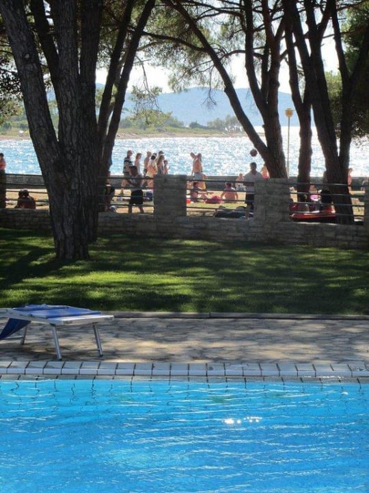 Sicht vom Pool zum Meer Falkensteiner Hotel Adriana