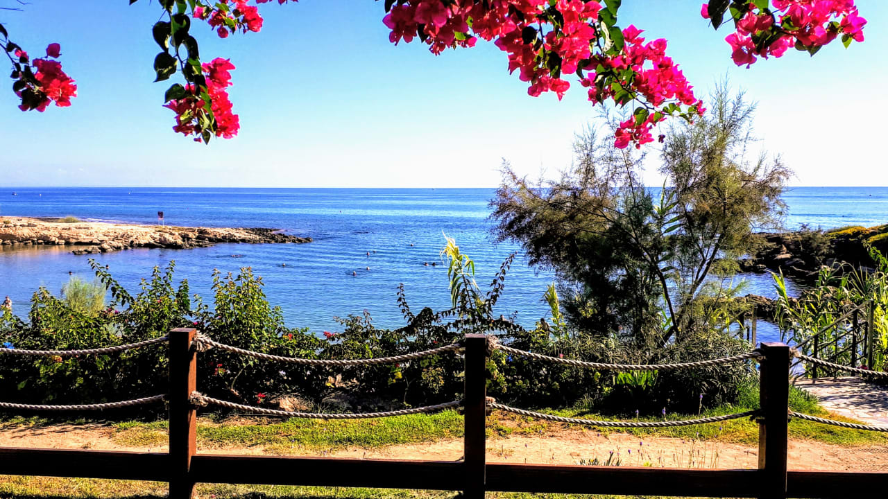 Strand Crystal Springs Beach Hotel